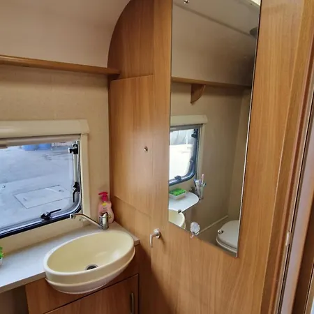 Къмпинг Niko's Caravan *