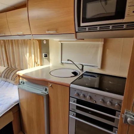Niko's Caravan Къмпинг *