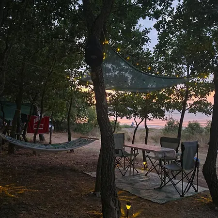 Къмпинг Niko's Caravan *